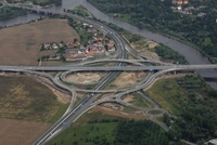 Součástí nové části okruhu je i největší mimoúrovňová křižovatka v ČR.